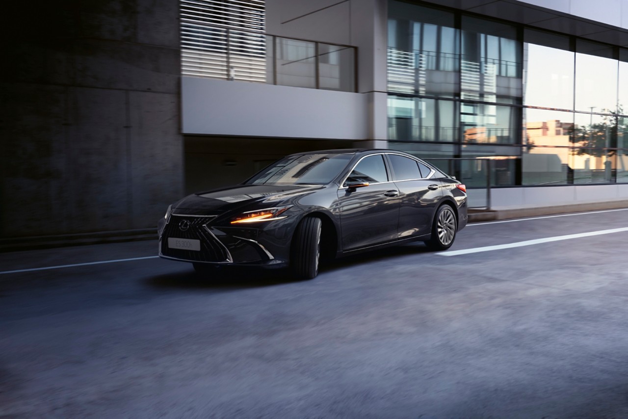 Lexus ES 300h leasing