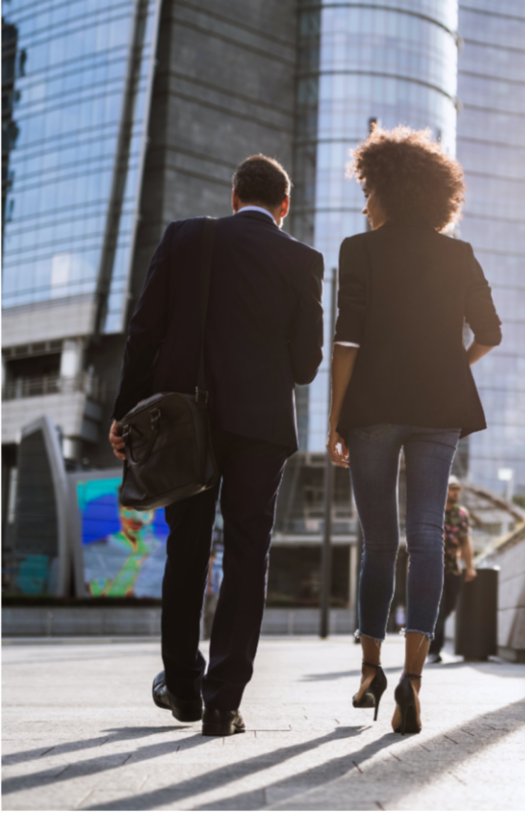 Kinto Join community details on a phone with a woman and man walking into an office