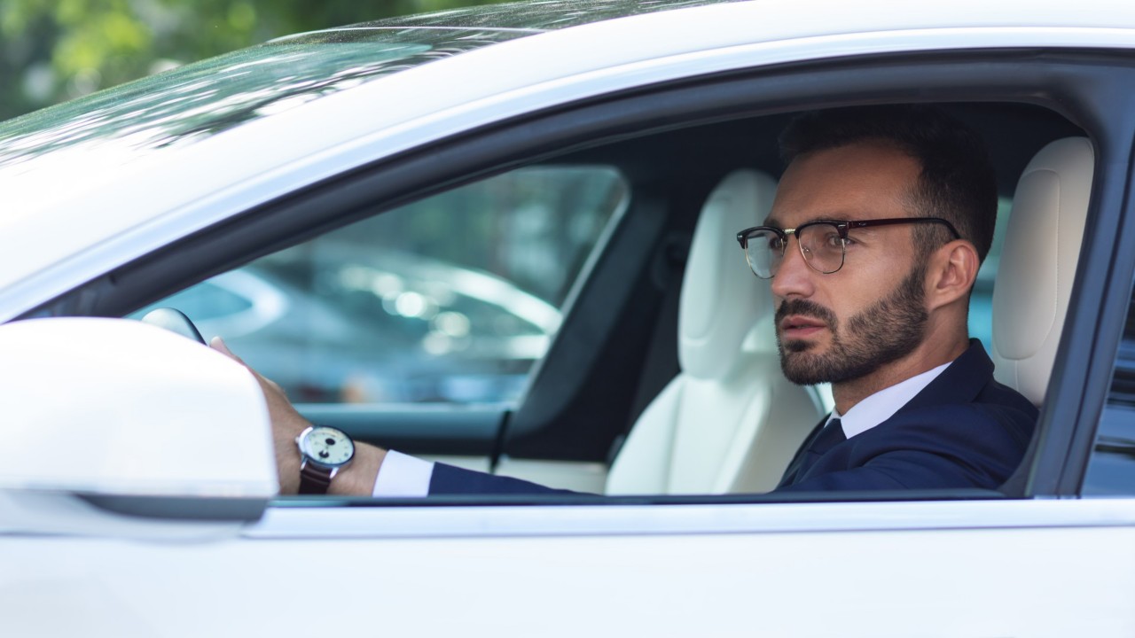 Die wichtigsten Infos zum Firmenwagen: Wissenswertes zu Steuern, Kauf oder Leasing, Fahrtenbuch vs. 1-%-Regelung.