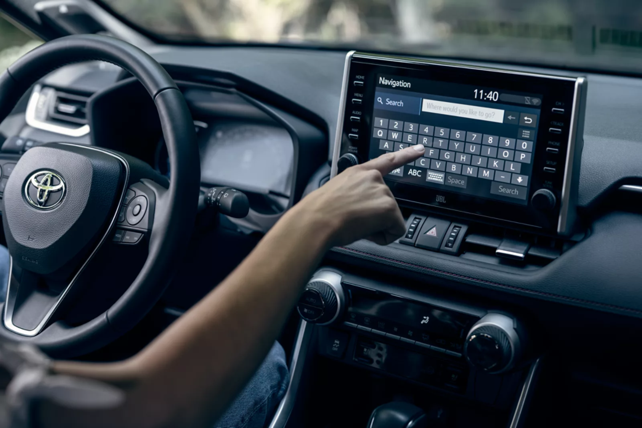 Die wichtigsten Infos zum Firmenwagen: Wissenswertes zu Steuern, Kauf oder Leasing, Fahrtenbuch vs. 1-%-Regelung.